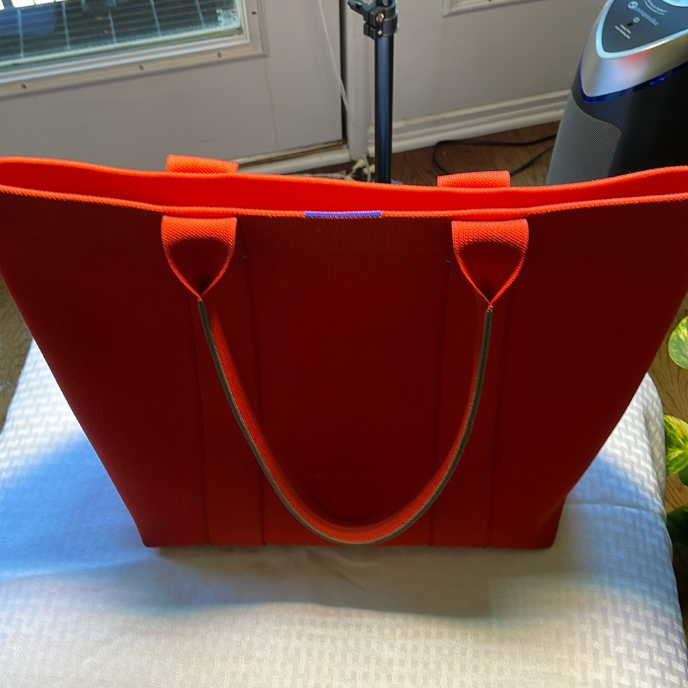 Rothy’s Original Essential Tote with Top Zipper in Bright Poppy